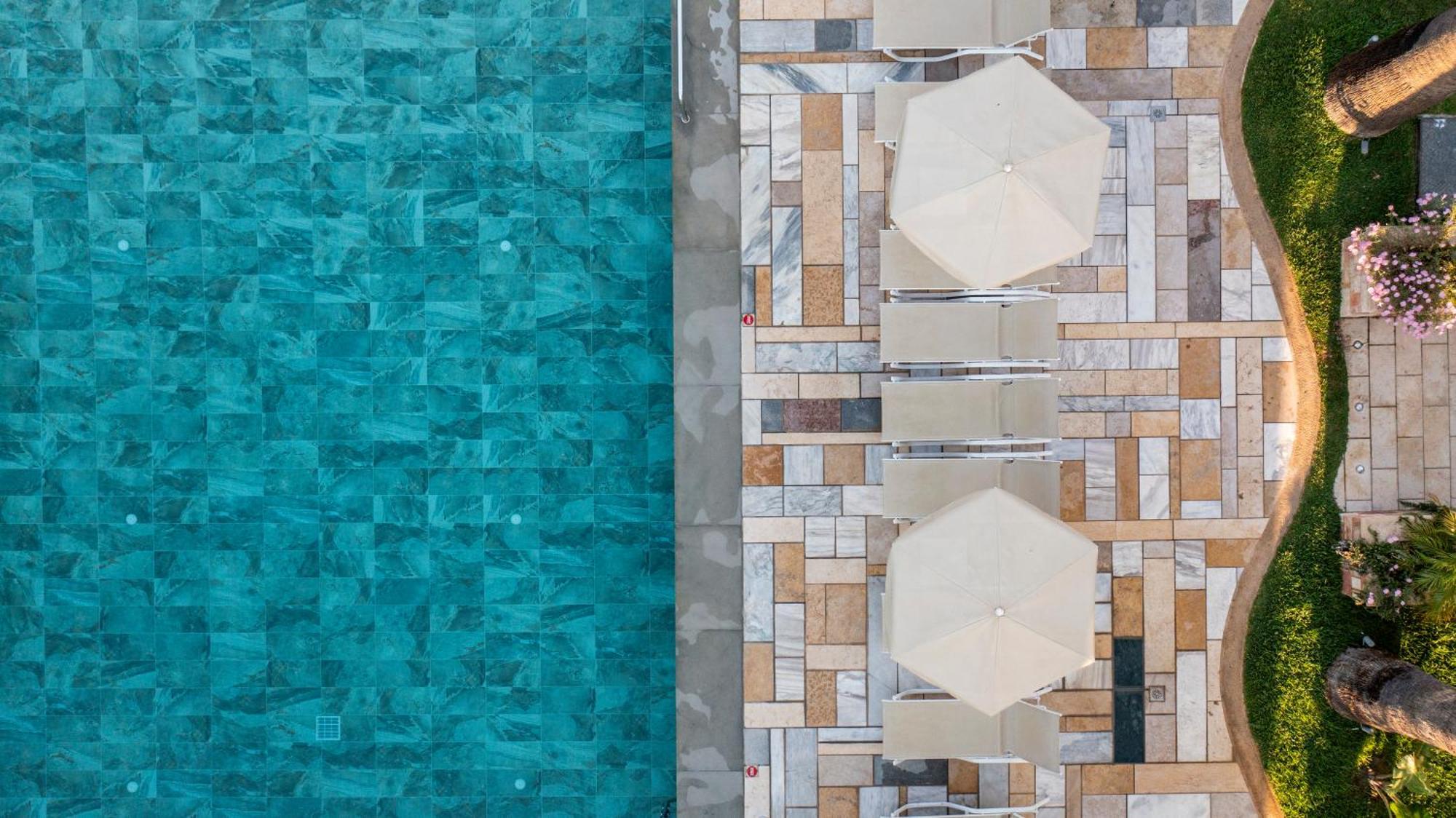 Mythos Suites Hotel Tigkaki  Ngoại thất bức ảnh